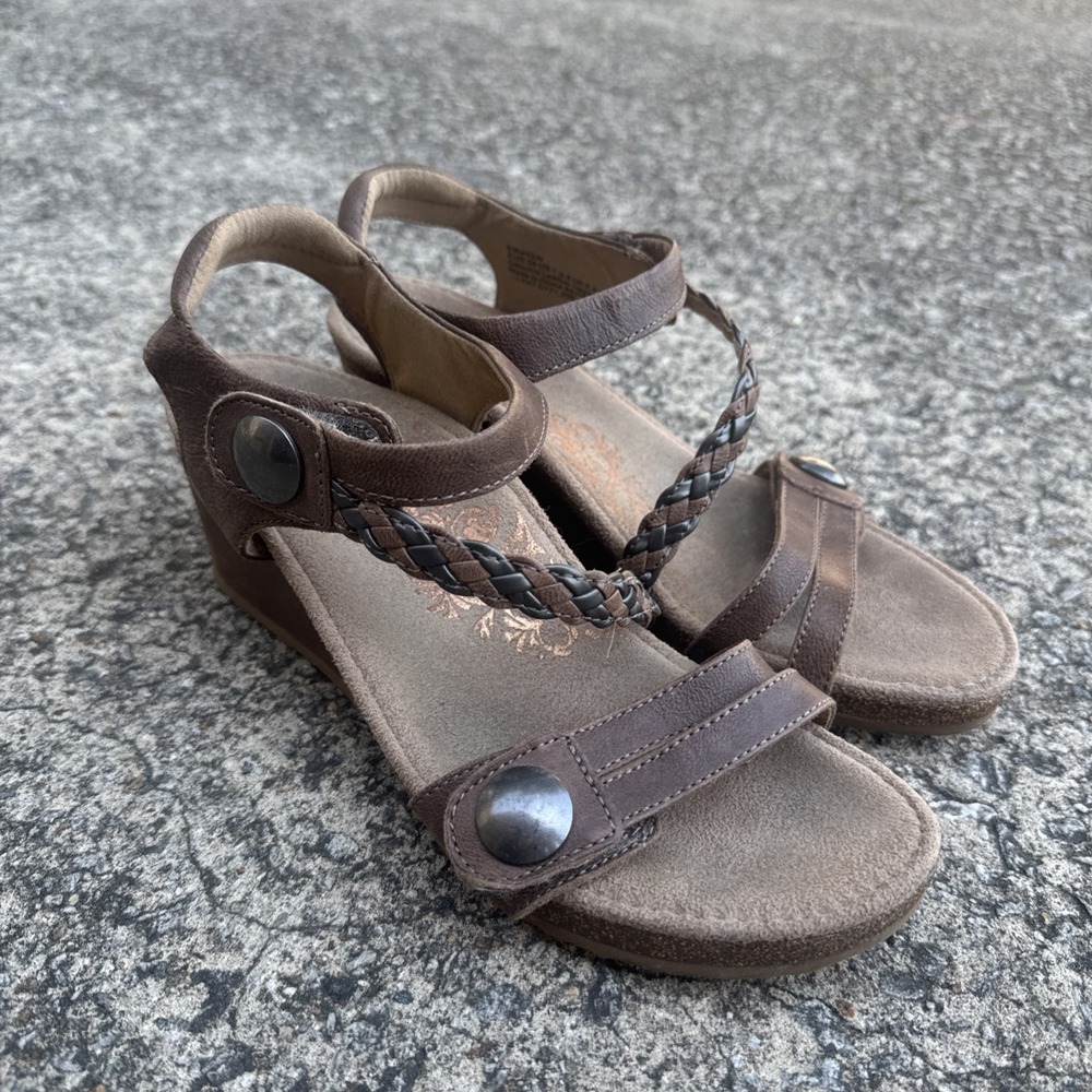 Aetrex Naya Sandals Women's 7.5 - 8 (EU 38) Brown Ankle Strap Wedge Comfortable